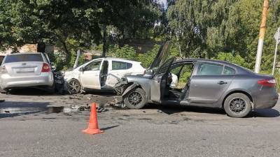 ДТП с участием трех автомобилей произошло в центре Рязани