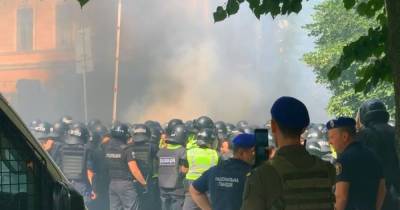 В Киеве под Офисом президента произошли серьезные столкновения: полиция открыла уголовное производство