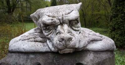 Россияне поспорили о скульптуре неизвестного существа в Сокольниках
