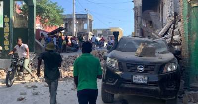 Разрушены здания и разбиты авто: Гаити сотрясло мощное землетрясение (фото, видео)