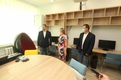 Более 7 тысяч книг пополнили фонд первой в Псковской области модульной библиотеки