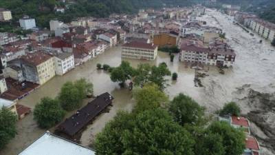 Число жертв наводнений в черноморском регионе Турции превысило 50