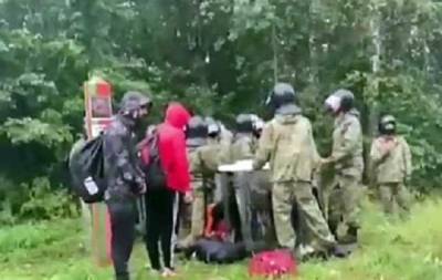 В Латвии показали, как белорусские силовики вытесняют мигрантов