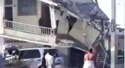 В Гаити много зданий разрушено сильным землетрясением