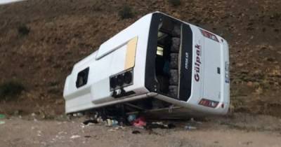 В Турции очередное ЧП: в результате аварии пассажирского автобуса пострадали десятки человек