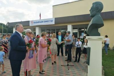 В Чекалине открыли бюст автору знаменитой песни Василия Богданова