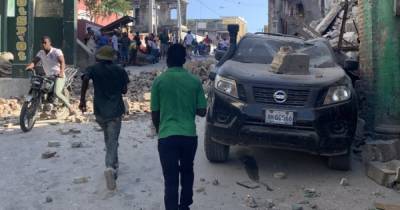 На Гаити в результате сильнейшего землетрясения погибли десятки людей