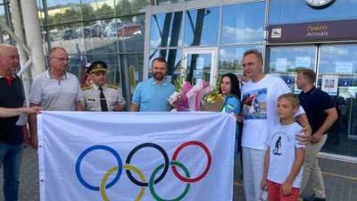 Овациями и цветами: как во Львове встречали серебряную призерку Олимпиады Елену Старикову