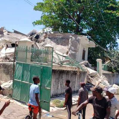 Власти Гаити ввели режим чрезвычайного положения после землетрясения