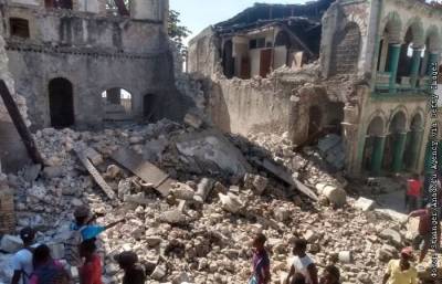 Количество погибших при землетрясении в Гаити превысило 300 человек