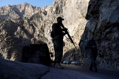 Талибы взяли один из двух подконтрольных властям городов Афганистана