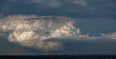 Жители Петербурга увидели, как закручиваются облака