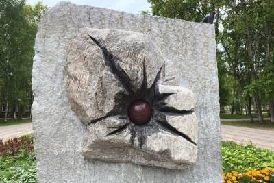 В Сыктывкаре обновили барельеф на памятнике чернобыльцам