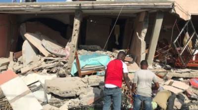 В результате землетрясения в Гаити погибли сотни людей