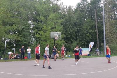 День физкультурника в Тамбове отметили уличным баскетболом