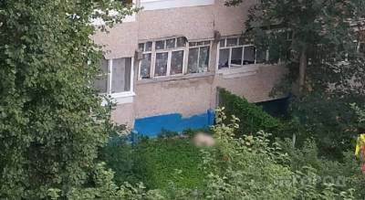 Женщина выпала с третьего этажа в Чебоксарах