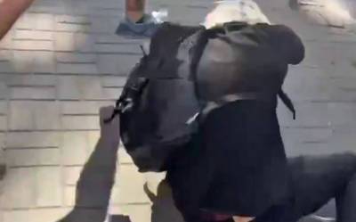 Не успел пройти и ста метров: после акции протеста под Офисом Президента националисты напали на журналиста издания "Буквы"