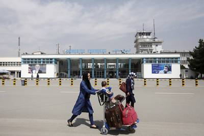 Советники президента Афганистана прибыли в аэропорт Кабула для вылета из страны