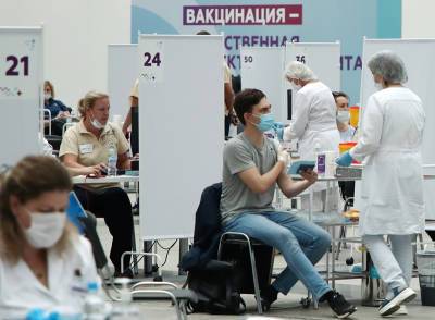 По всей России продолжается массовая вакцинация
