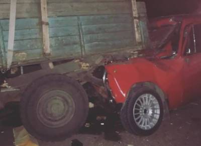 В Башкирии водитель «Копейки» въехал в стоящий УАЗ и погиб