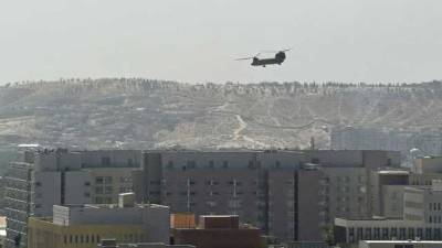 Планируют покинуть страну до вторника: США по воздуху эвакуируют посольство из Кабула