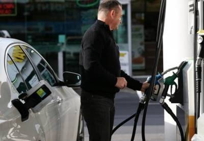 Кабмин обязал АЗС снизить цены на топливо