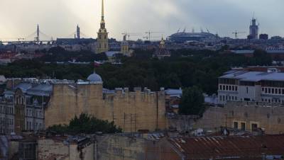 Борьба с любителями крыш, работа для пенсионеров и ремонт консерватории: Петербург 14-15 августа