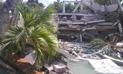 На Гаити в результате мощного землетрясения погибли более 700 человек