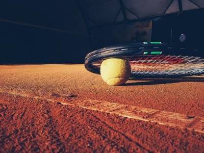 Теннисист Федерер пропустит несколько месяцев из-за операции на колене