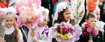 Мэрия Новосибирска не отменила школьные линейки в День знаний