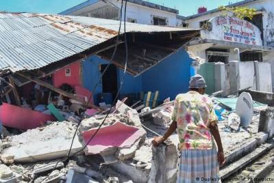 В результате землетрясения в Гаити погибло уже почти 1300 человек