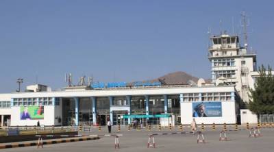 СМИ: Сотни афганцев пытаются покинуть страну через аэропорт Кабула