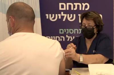 Третью прививку от коронавируса начнут делать израильтянам старше 40 лет