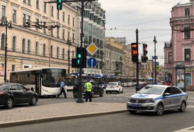 На Суворовском проспекте в Петербурге установят девять светофоров