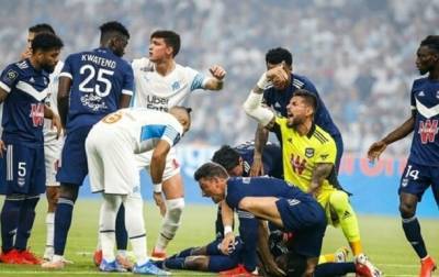 Игрок Бордо потерял сознание во время матча чемпионата Франции