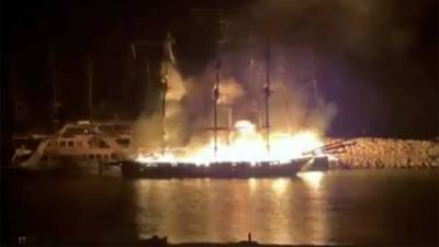 В турецкой Аланье сгорели сразу четыре прогулочных яхты