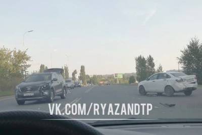 На Восточной окружной дороге в Рязани столкнулись Lada и Kia