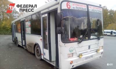 В Новосибирске пожилой женщине зажало голову в дверях автобуса