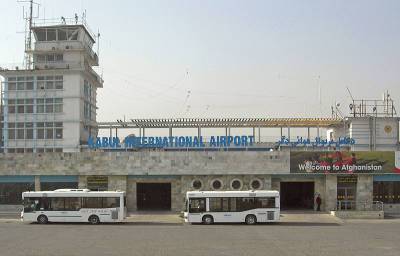 В аэропорту Кабула собрались сотни людей, желающих покинуть страну и мира