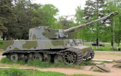 Советский тяжёлый танк ИС-2 имел много преимуществ по сравнению с немецким «Тигром»