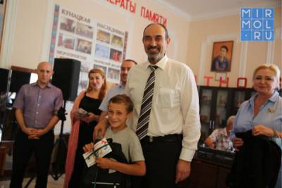 Нуждающиеся дети Каякентского района получили помощь в рамках акции «Собери ребенка в школу»