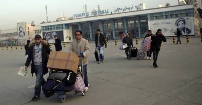 ВИДЕО. Хаос в аэропорту Кабула: тысячи афганцев пытаются покинуть страну