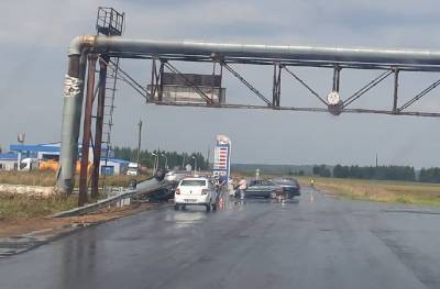 В Смоленской области на перекрестке жестко столкнулись иномарки
