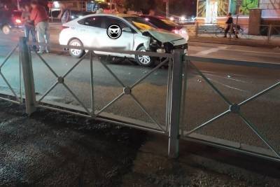 В Пензе две легковушки разбросало по перекрестку после ДТП