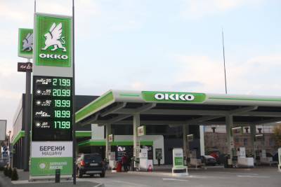 Минэкономики потребовало от АЗС снизить цены на бензин на 20 коп./литр в соответствии с формулой «Роттердам+»
