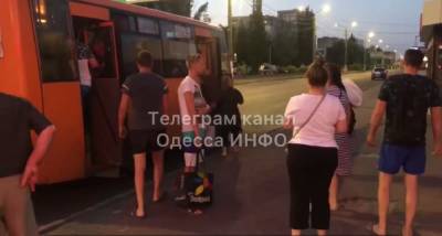 В Одессе пассажиру маршрутки устроили самосуд, видео: "выволокли из транспорта"