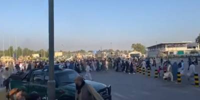 Американские военные открыли огонь по людям в аэропорту Кабула