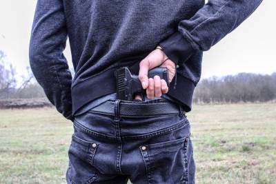 У 52-летнего рязанца нашли сигнальный пистолет, переделанный под огнестрельный