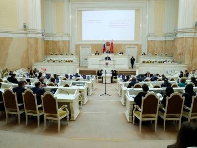 На выборы в петербургский парламент зарегистрировали 525 кандидатов из 731