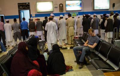 "Предупредительный" огонь в аэропорту Кабула: погибли пять человек